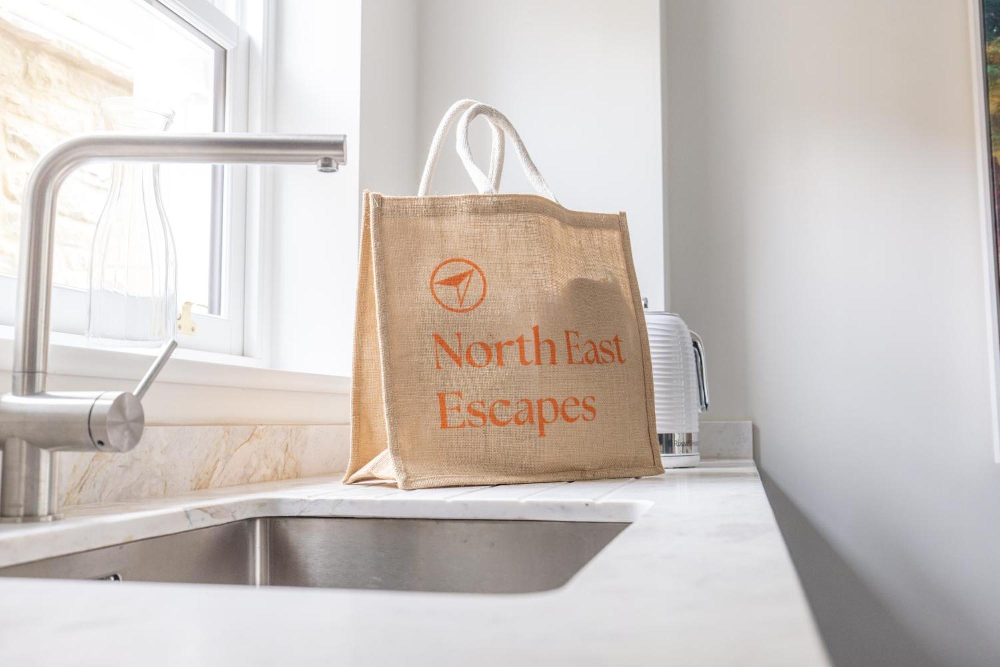 Babbling Burn Cottage - North East Escapes バンボロー エクステリア 写真